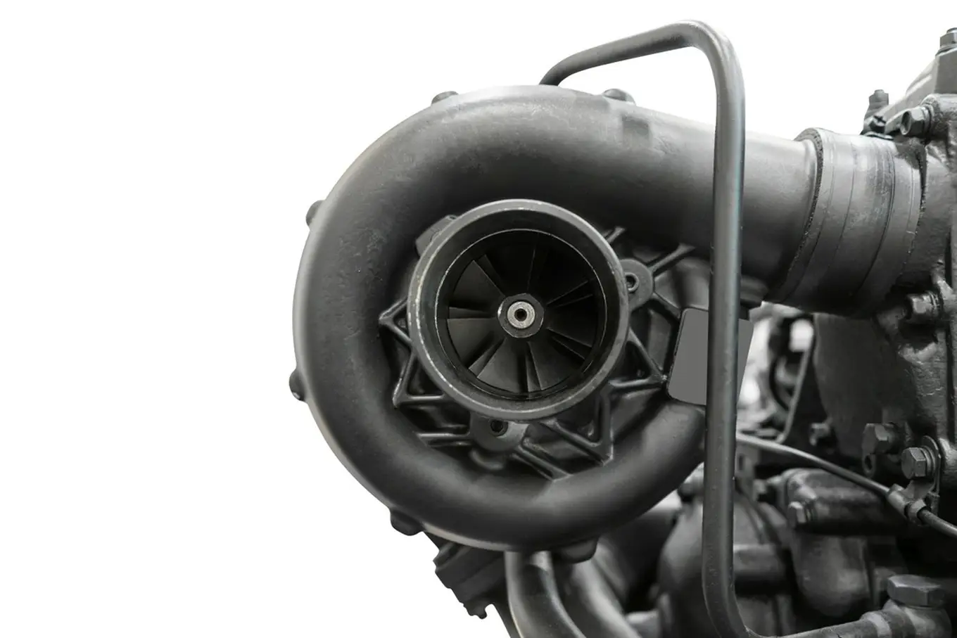 turbosprężarka na czarno białym zdjęciu
